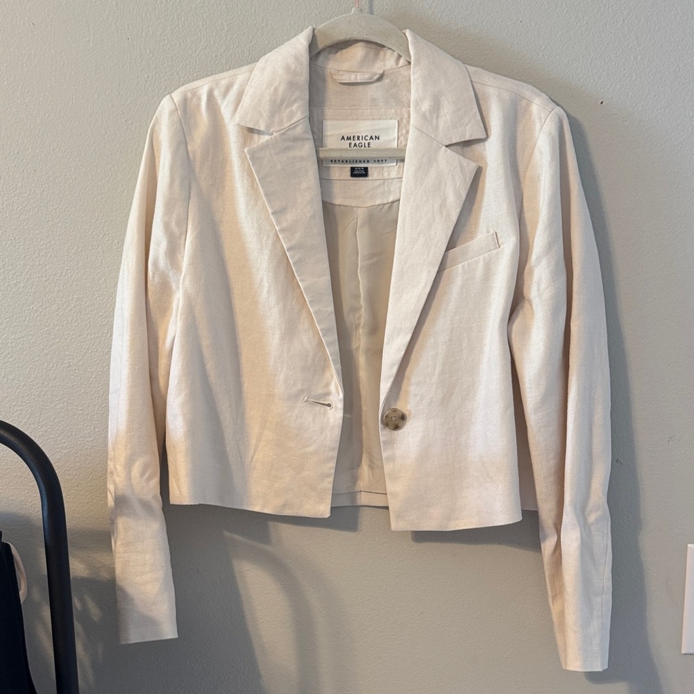 AE Linen-Blend Cropped Blazer